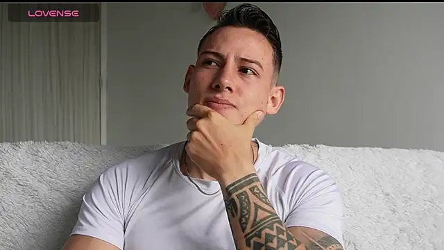Snapshot of Muscle_King_Cum chatting on 05-29-26, 02:01 Muscle King Cum online show from 05-29-26, 02:01