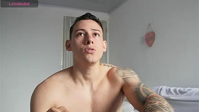 Snapshot of Muscle_King_Cum chatting on 04-21-26, 01:28 Muscle King Cum online show from 04-21-26, 01:28