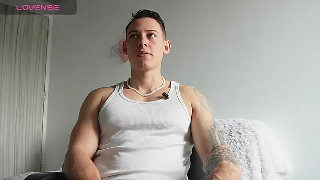 Snapshot of Muscle_King_Cum chatting on 05-19-26, 02:13 Muscle King Cum online show from 05-19-26, 02:13