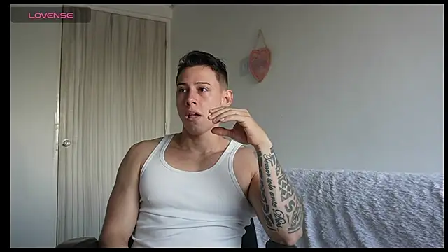 Snapshot of Muscle_King_Cum chatting on 06-01-26, 01:55 Muscle King Cum online show from 06-01-26, 01:55