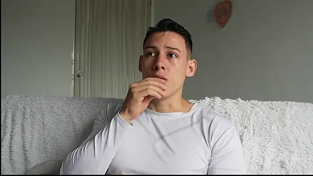 Snapshot of Muscle_King_Cum chatting on 06-15-26, 04:39 Muscle King Cum online show from 06-15-26, 04:39