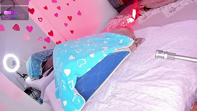 Hilary Smile  online show from 11-07-25, 08:02