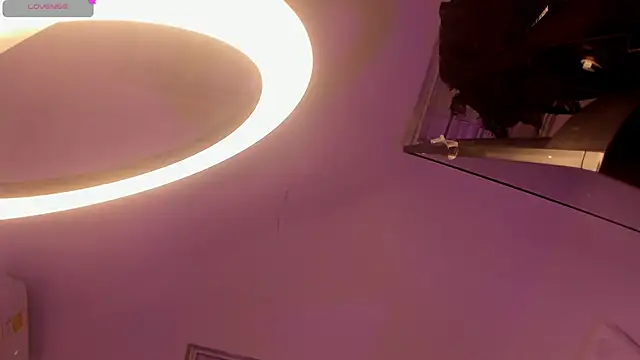 Hilary Smile  online show from 11-04-25, 07:39