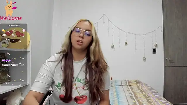 Snapshot of Valery7rose_ chatting on 03-20-25, 01:24 Valery7rose online show from 03-20-25, 01:24