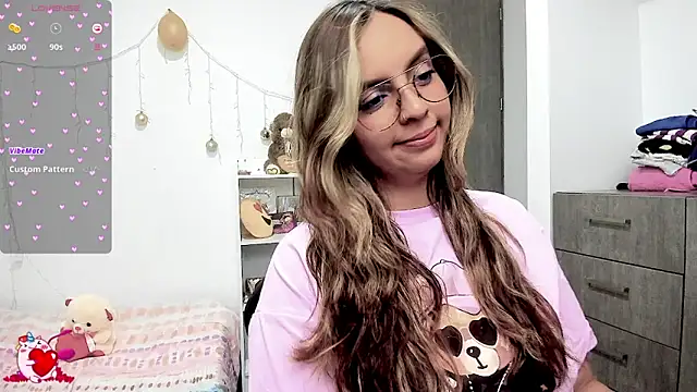 Snapshot of Valery7rose_ chatting on 02-14-25, 10:14 Valery7rose online show from 02-14-25, 10:14