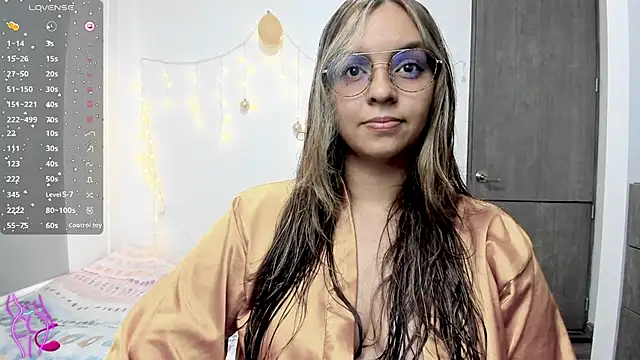 Snapshot of Valery7rose_ chatting on 02-04-25, 10:34 Valery7rose online show from 02-04-25, 10:34