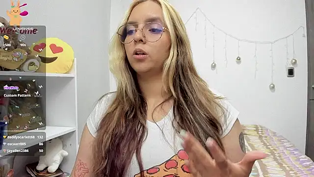 Snapshot of Valery7rose_ chatting on 03-22-25, 07:42 Valery7rose online show from 03-22-25, 07:42