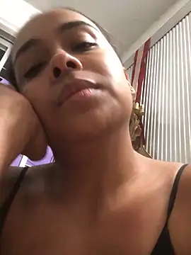 JuanaSimons online show from 12-21-25, 11:05