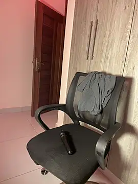 Candiey001 online show from 04-05-26, 08:59