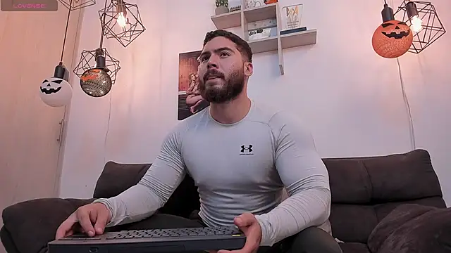 SebastianVilla  online show from 10-04-25, 10:33