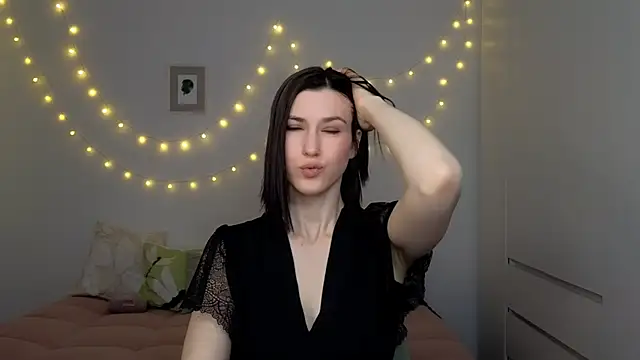 AliciaNewell online show from 05-20-26, 09:17
