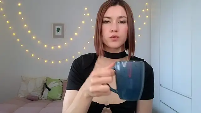 Snapshot of AliciaNewell chatting on 06-30-26, 04:56 AliciaNewell online show from 06-30-26, 04:56