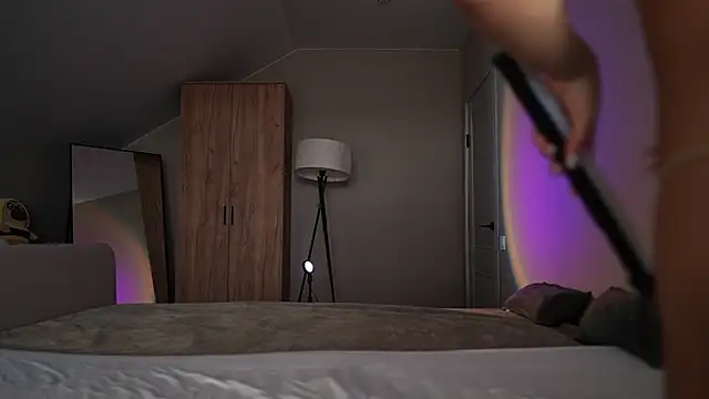 VikkiLustfull online show from 11-04-25, 10:19