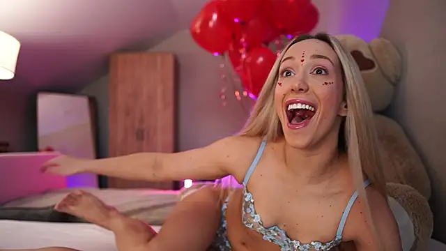 VikkiLustfull online show from 02-14-26, 07:19