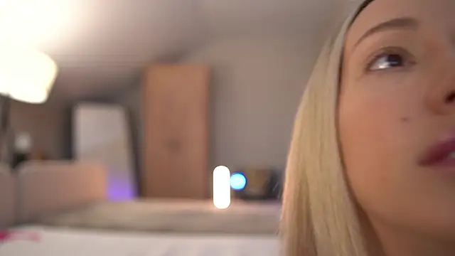 VikkiLustfull online show from 02-05-26, 12:12