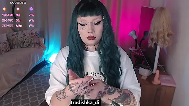 Snapshot of tradishka chatting on 02-01-26, 03:43 tradishka online show from 02-01-26, 03:43