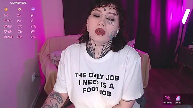 Snapshot of tradishka chatting on 03-27-26, 08:21 tradishka online show from 03-27-26, 08:21