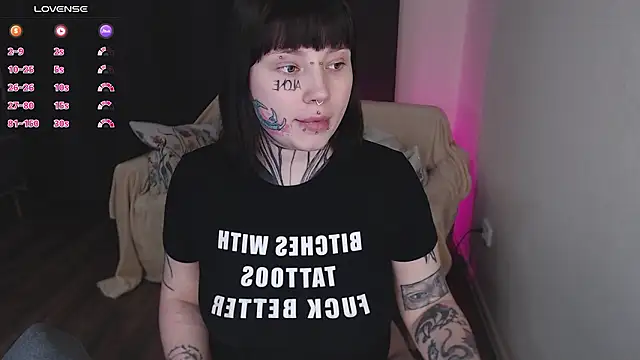 Snapshot of tradishka chatting on 03-22-26, 07:37 tradishka online show from 03-22-26, 07:37