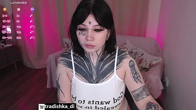 Snapshot of tradishka chatting on 02-25-26, 07:25 tradishka online show from 02-25-26, 07:25