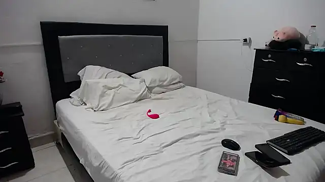 swcoupleyyg online show from 09-18-25, 02:09