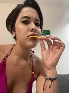 Snapshot of Emilia_Bakerr chatting on 03-18-25, 06:39 Emilia Bakerr online show from 03-18-25, 06:39