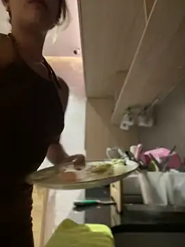 Snapshot of Emilia_Bakerr chatting on 01-29-25, 06:39 Emilia Bakerr online show from 01-29-25, 06:39