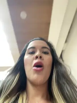 Snapshot of Emilia_Bakerr chatting on 03-05-25, 06:45 Emilia Bakerr online show from 03-05-25, 06:45