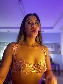 Snapshot of Emilia_Bakerr chatting on 01-22-25, 09:32 Emilia Bakerr online show from 01-22-25, 09:32