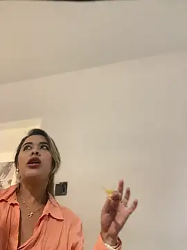 Snapshot of Emilia_Bakerr chatting on 02-05-25, 06:37 Emilia Bakerr online show from 02-05-25, 06:37