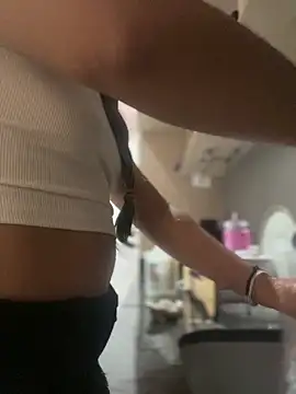 Snapshot of Emilia_Bakerr chatting on 02-25-25, 06:33 Emilia Bakerr online show from 02-25-25, 06:33