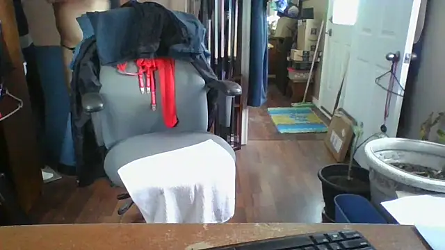Snapshot of Daremeknot chatting on 02-19-25, 02:55 Daremeknot online show from 02-19-25, 02:55
