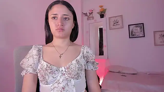  Caroliinee  online show from 09-10-25, 05:23