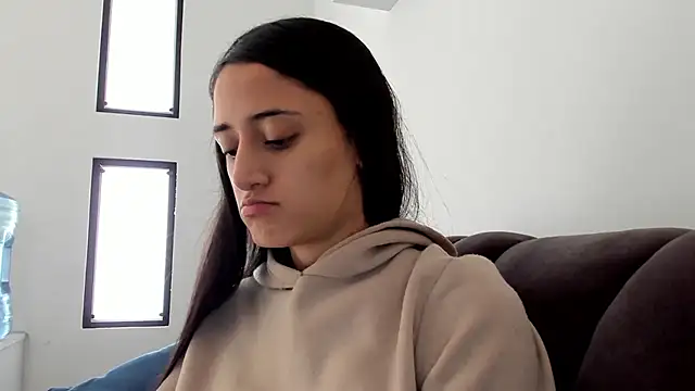  Caroliinee  online show from 02-19-25, 04:44