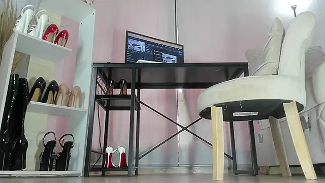 Snapshot of solsmithxx chatting on 12-02-25, 07:48 solsmithxx online show from 12-02-25, 07:48