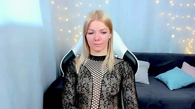 Lily Daviss online show from 04-21-26, 03:02