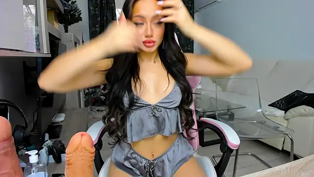 Snapshot of KaylaLaine chatting on 02-05-25, 06:13 KaylaLaine online show from 02-05-25, 06:13