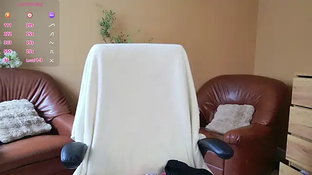 KaylaLaine online show from 04-10-26, 06:20