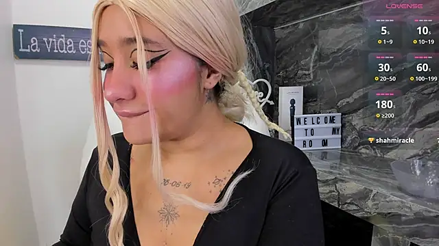 miss danika online show from 10-20-25, 11:11