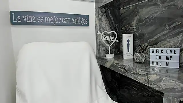 miss danika online show from 11-12-25, 11:03