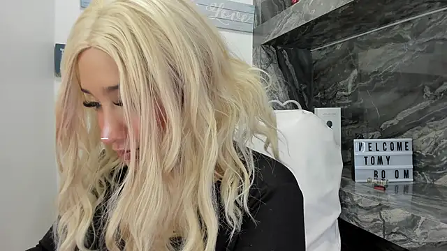 miss danika online show from 09-24-25, 11:17