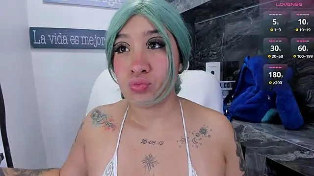 miss danika online show from 11-24-25, 10:59