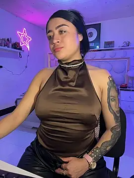 lucianaroy online show from 04-18-26, 02:36