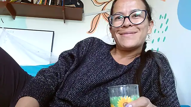 lupita84 online show from 12-21-25, 06:09