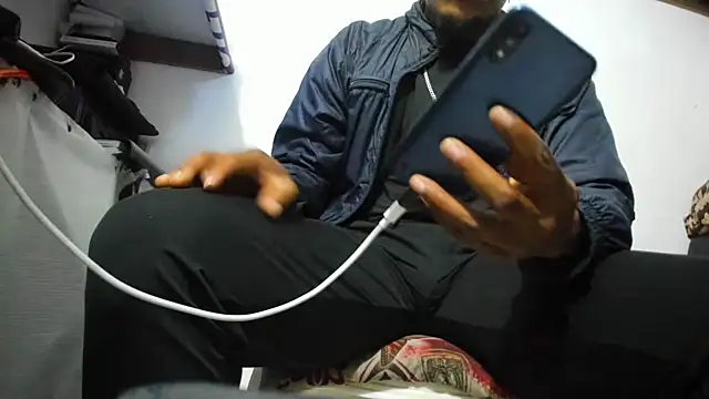 hugo3918  online show from 03-11-26, 01:43