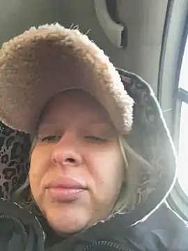 LikaCat online show from 10-16-25, 03:26