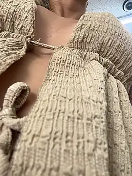 LikaCat online show from 04-01-26, 02:02