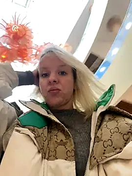 LikaCat online show from 10-10-25, 04:24