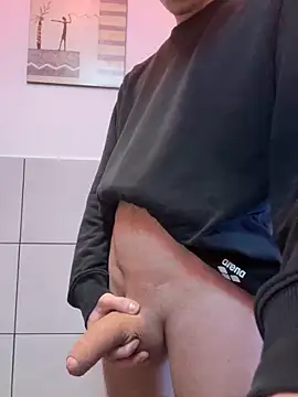 Snapshot of M1LL10N chatting on 01-05-25, 02:30 M1LL10N online show from 01-05-25, 02:30