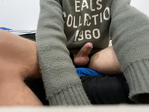 Snapshot of M1LL10N chatting on 01-23-25, 10:01 M1LL10N online show from 01-23-25, 10:01