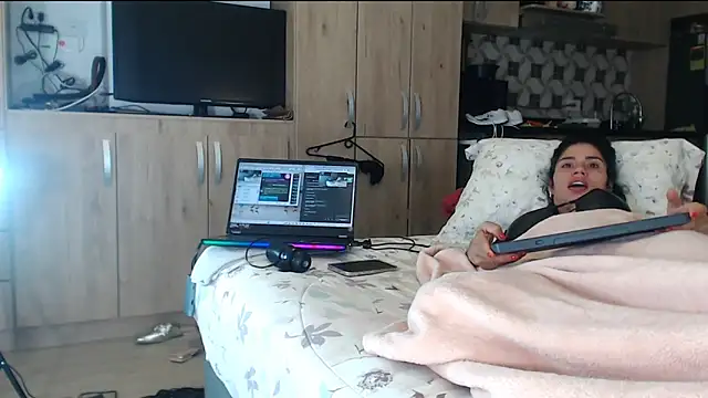 Snapshot of Alondra_fetish chatting on 02-27-25, 08:46 Alondra fetish online show from 02-27-25, 08:46